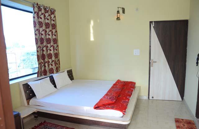 Priya Palace Hotel Vrindavan Exterior photo